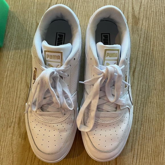 PUMA women’s sneakers size 10 - only worn once! - Picture 3 of 5